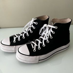 Chuck Taylor All Star Lift Platform Canvas
WOMEN'S HIGH TOP SHOE